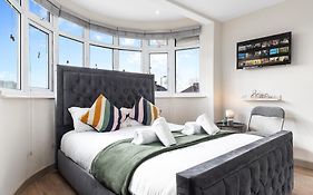 Serviced Ensuite Modern Studio - Sleeps 2 - Near Wembley Stadium - Good Transport Link To Central London - Harrow Ha3