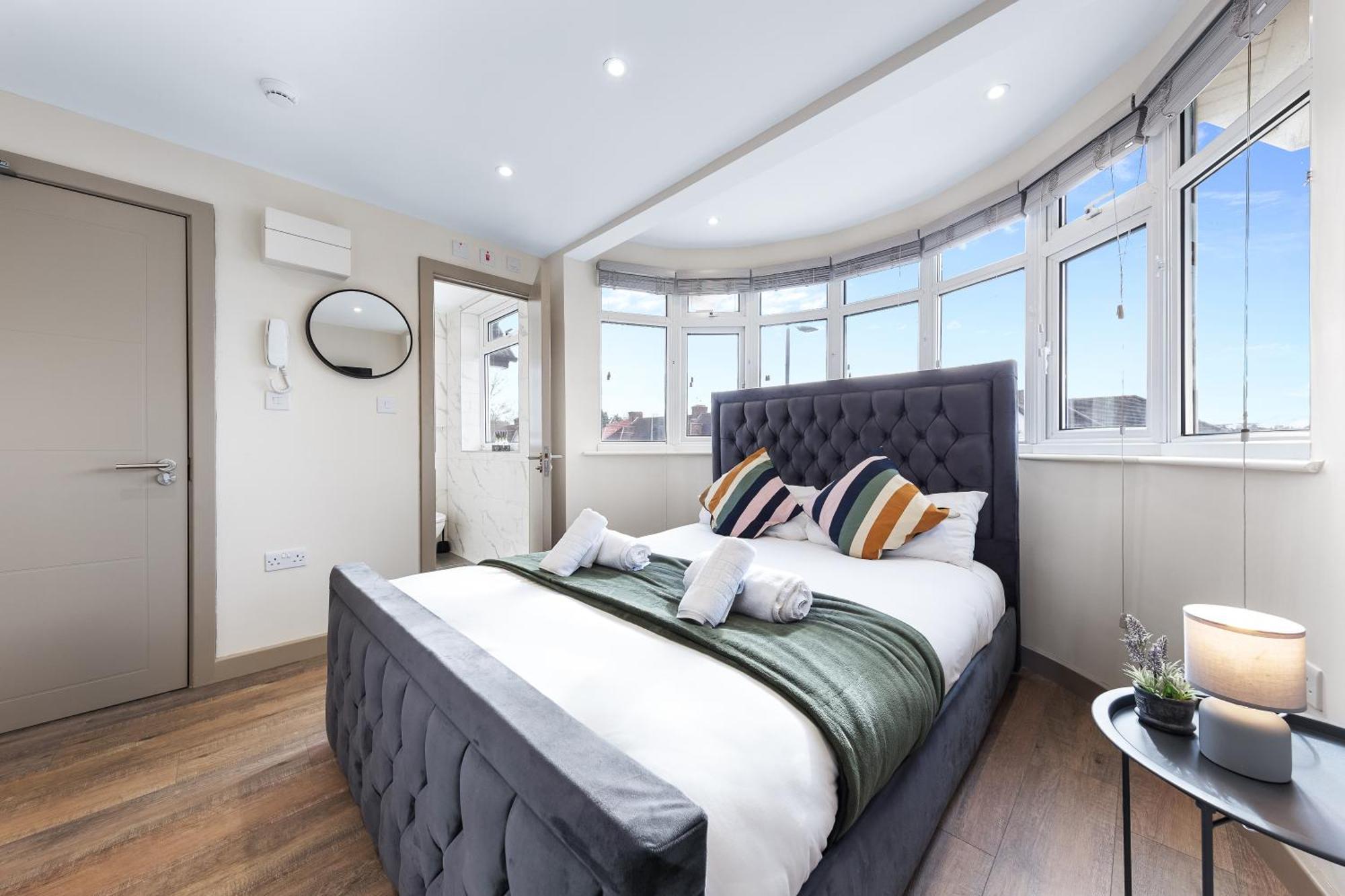 Serviced Ensuite Modern Studio - Sleeps 2 - Near Wembley Stadium - Good Transport Link To Central London - Harrow Ha3 Hatch End Exterior photo