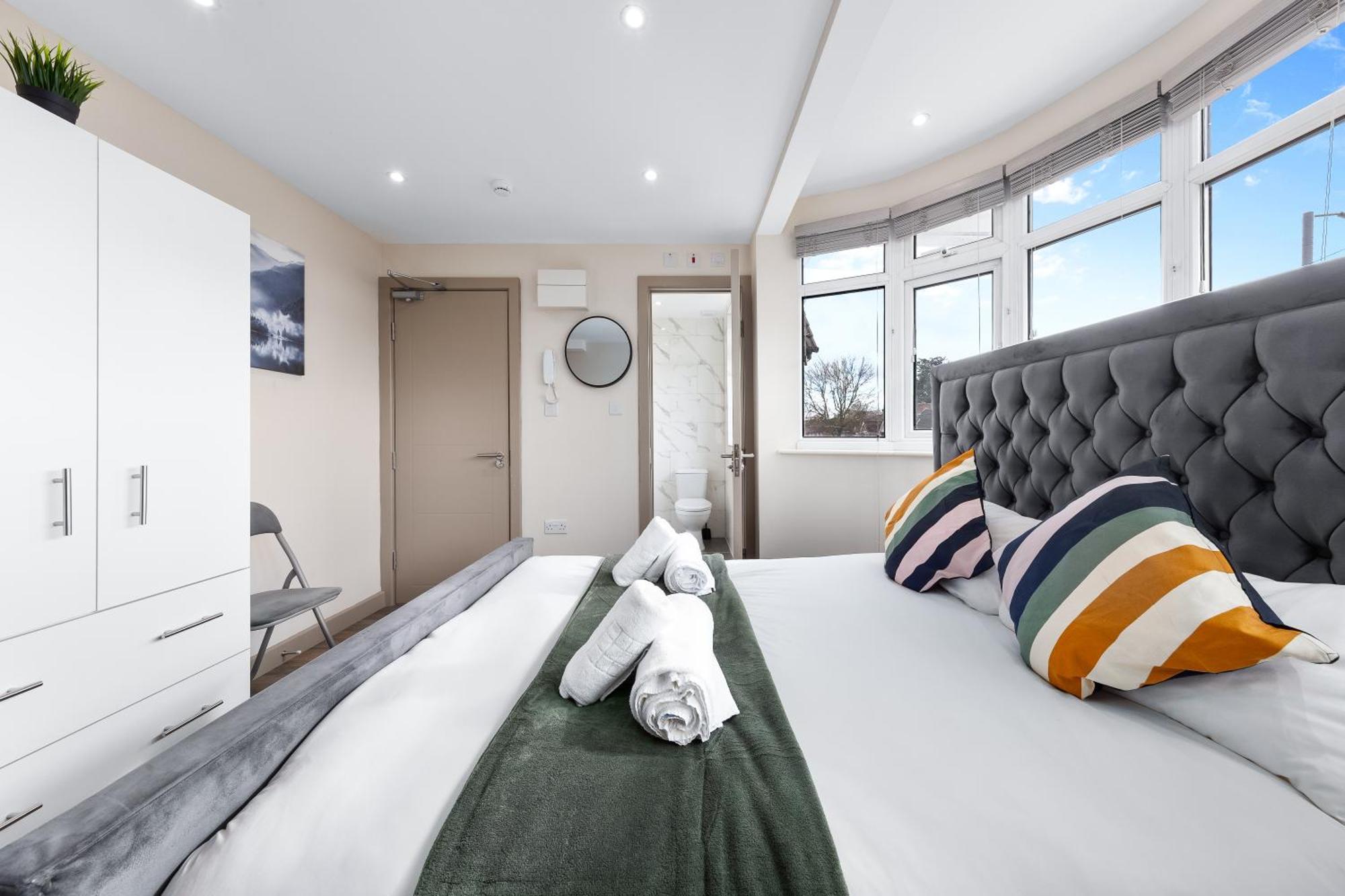 Serviced Ensuite Modern Studio - Sleeps 2 - Near Wembley Stadium - Good Transport Link To Central London - Harrow Ha3 Hatch End Exterior photo